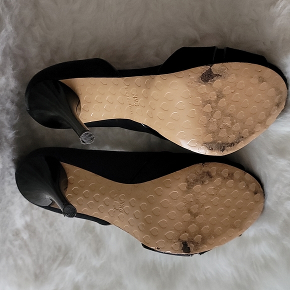 Betsy Johnson black satin pumps - Picture 3 of 4